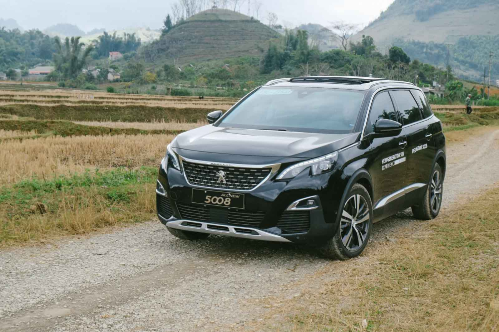 Trước đ&oacute;, nhiều kh&aacute;ch h&agrave;ng phản &aacute;nh t&ecirc;n b&igrave;nh ắc quy tr&ecirc;n c&aacute;c xe Peugeot 5008 v&agrave; 3008 đều l&agrave; của Trung Quốc, kh&aacute;c với t&ecirc;n ghi tr&ecirc;n ứng dụng điện thoại