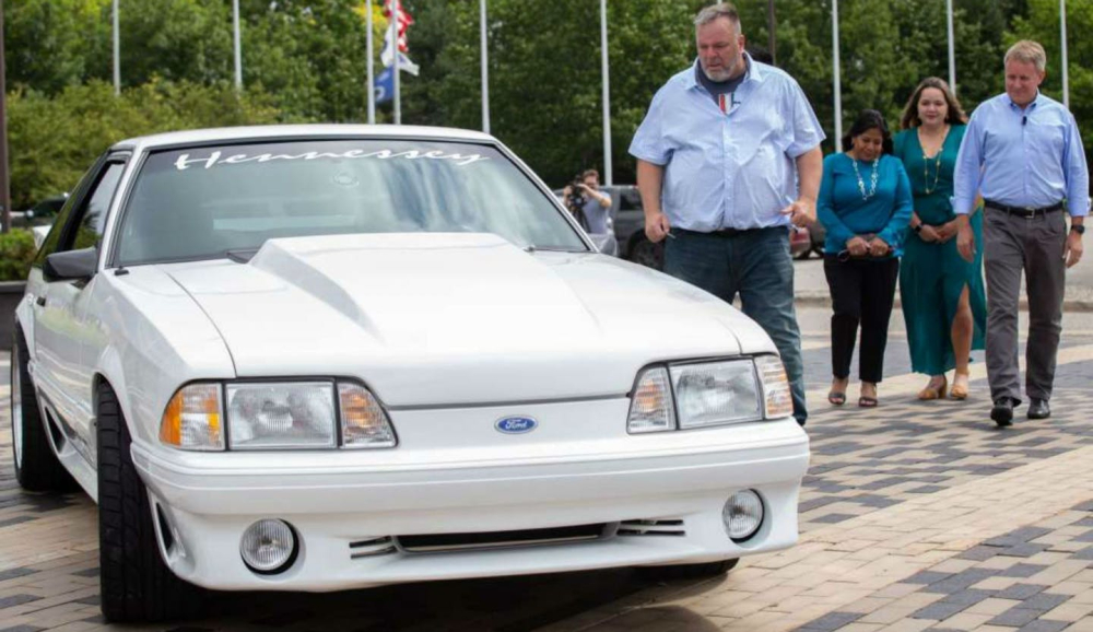 &Ocirc;ng Ryan gặp lại chiếc Ford Mustang sau 17 năm xa c&aacute;ch