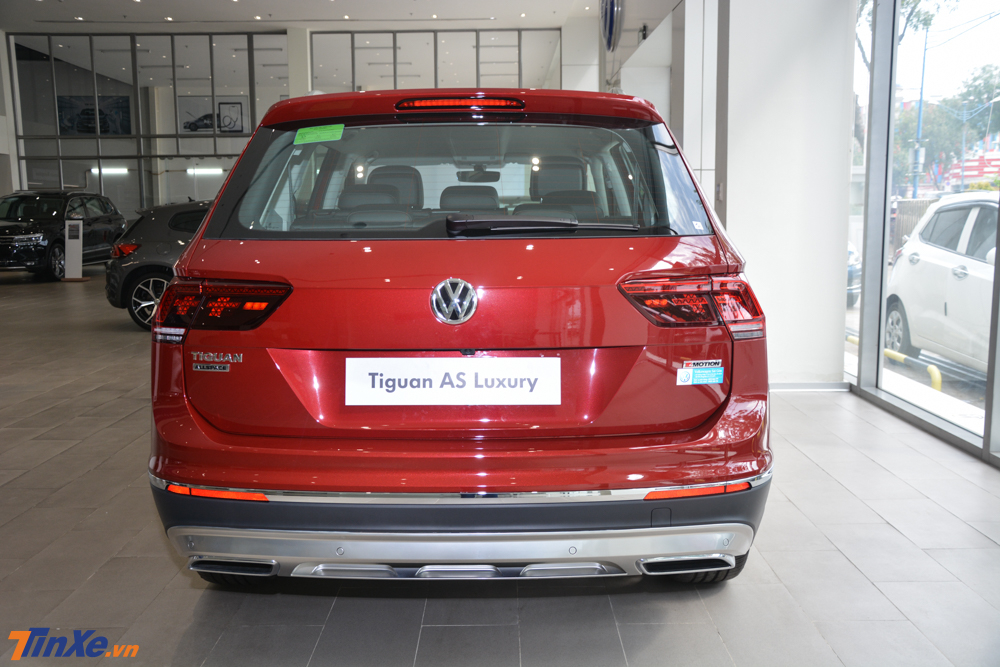 Cận cảnh phần đu&ocirc;i xe Volkswagen Tiguan Allspace Luxury