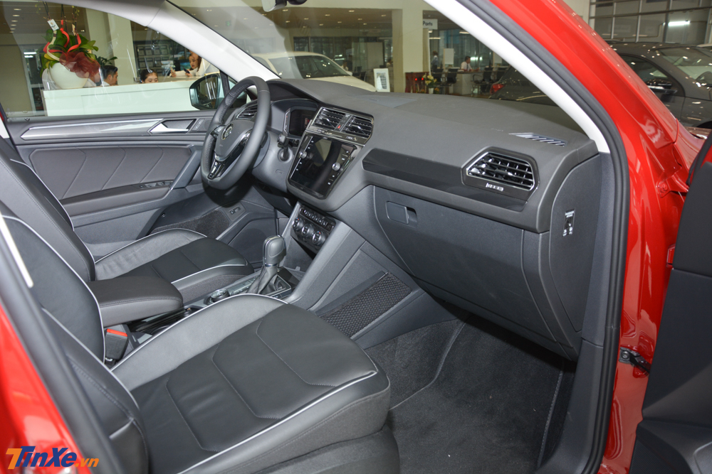 Khoang l&aacute;i của Volkswagen Tiguan Allspace Luxury