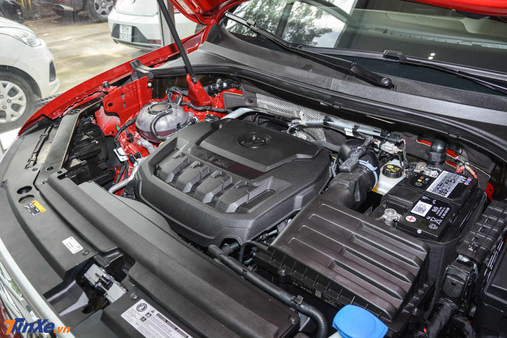 Volkswagen Tiguan Allspace Luxury vẫn sử dụng động cơ xăng TSI 4 xi-lanh, tăng &aacute;p, dung t&iacute;ch 2.0 l&iacute;t 