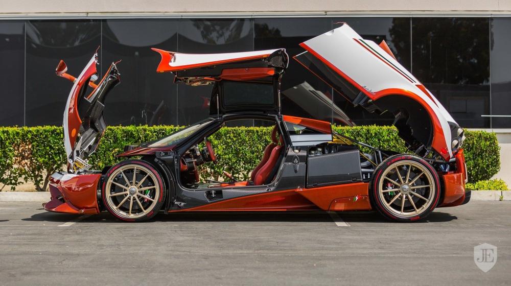 Vẻ đẹp của Pagani Huayra Lampo