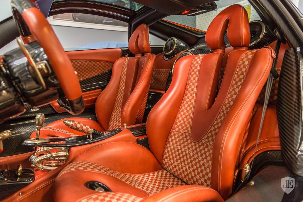 Cận cảnh nội thất của Pagani Huayra Lampo