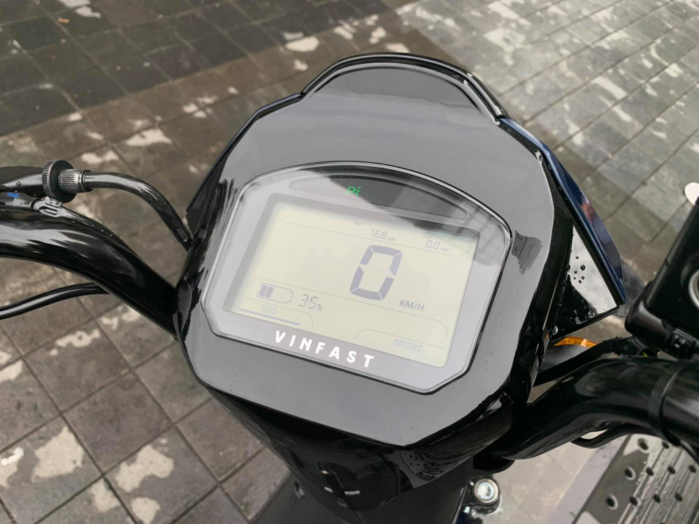 M&agrave;n h&igrave;nh kỹ thuật số tr&ecirc;n VinFast Impes