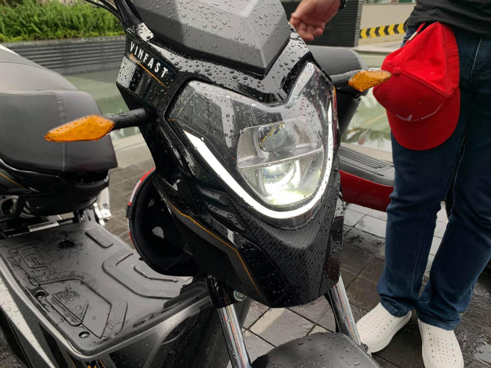 Hệ thống chiếu s&aacute;ng tr&ecirc;n VinFast Impes