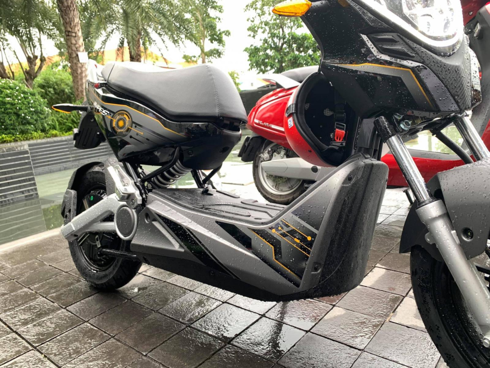 VinFast Impes trang bị giảm x&oacute;c l&ograve; xo trụ đơn ph&iacute;a sau
