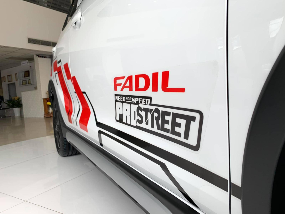 Tem d&aacute;n Need for Speed ProStreet lấy cảm hứng từ tựa game đua xe thể thao c&ugrave;ng t&ecirc;n nổi tiếng tr&ecirc;n thế giới
