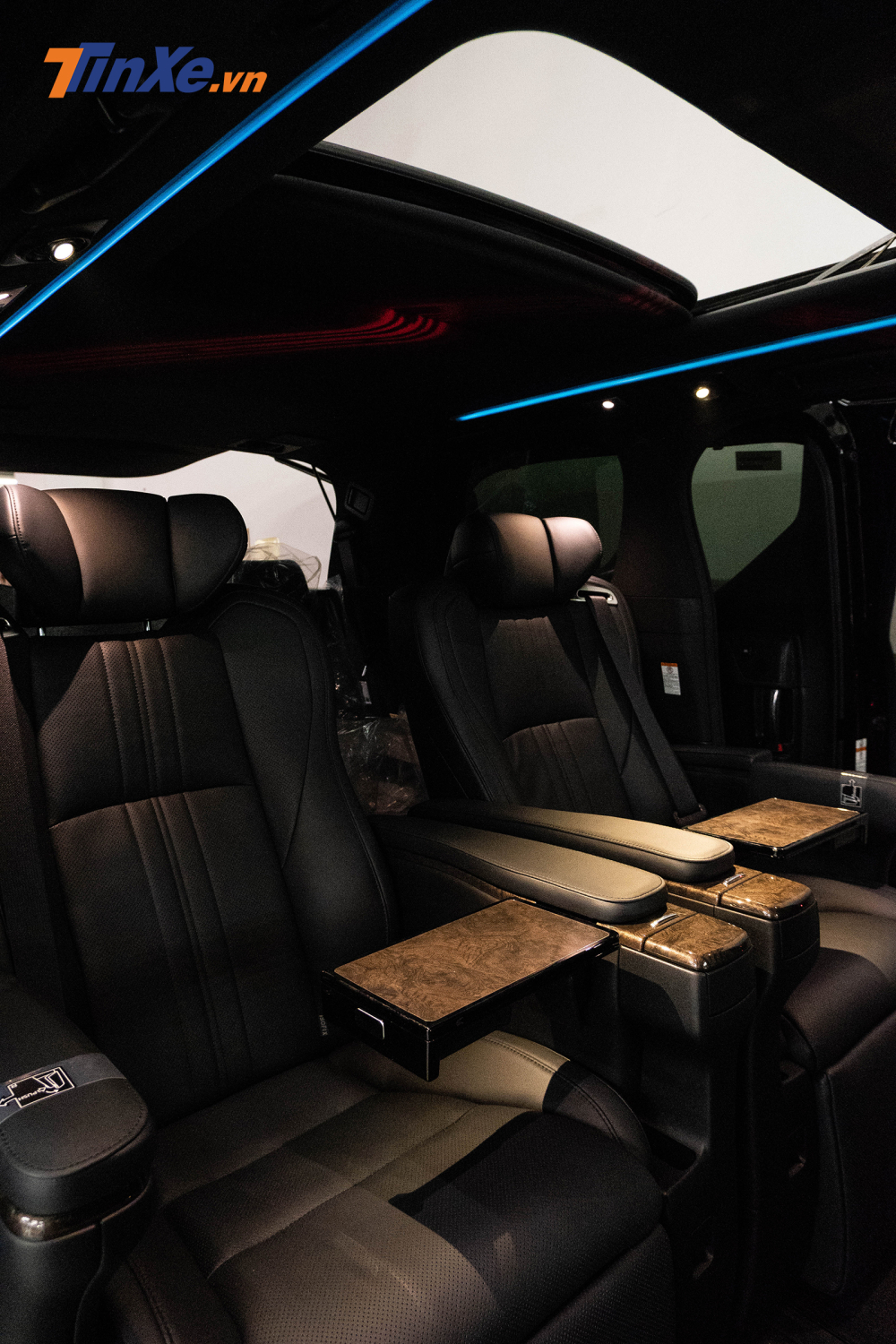 Nội thất ho&agrave;nh tr&aacute;ng khiến Toyota Alphard nhận được danh hiệu &ldquo;Chuy&ecirc;n cơ mặt đất&rdquo;