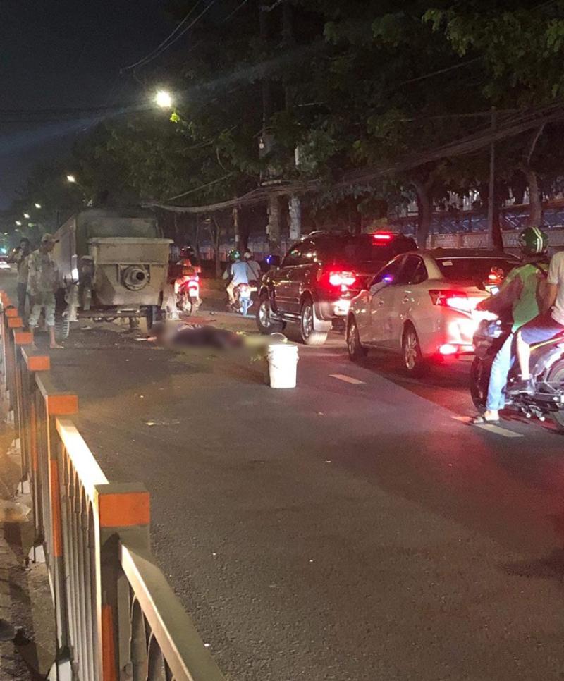 Thi thể của 2 nam thanh ni&ecirc;n tại hiện trường vụ tai nạn
