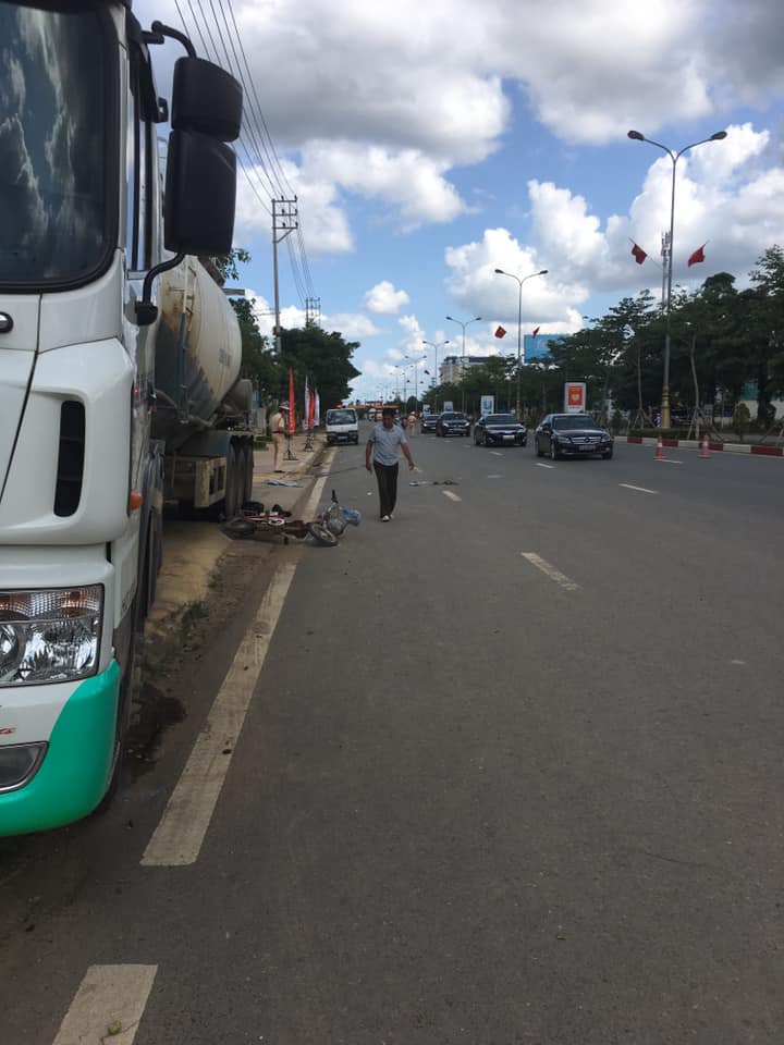 Chiếc xe đạp điện của người phụ nữ tại hiện trường vụ tai nạn