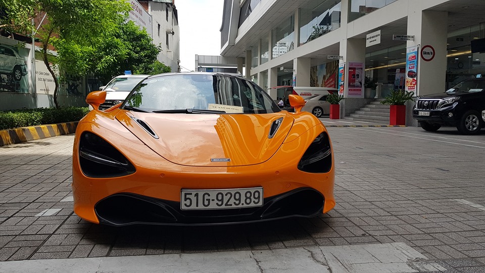 Si&ecirc;u xe McLaren 720S m&agrave;u cam của người y&ecirc;u xe quận 2