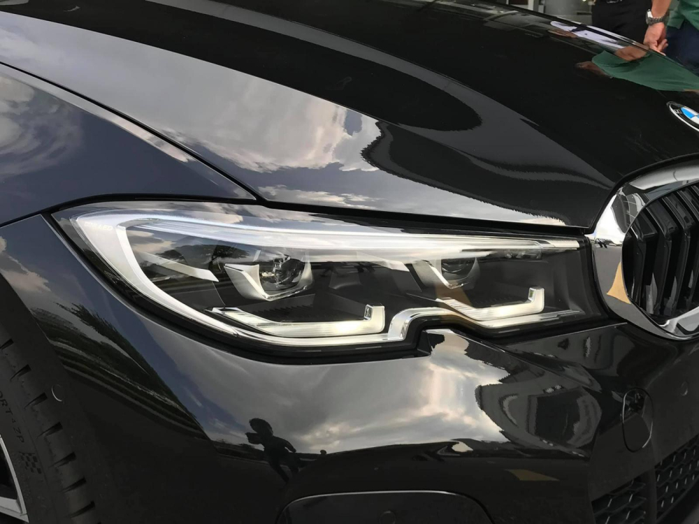 Cụm đ&egrave;n chiếu s&aacute;ng Laser đặc trưng của BMW