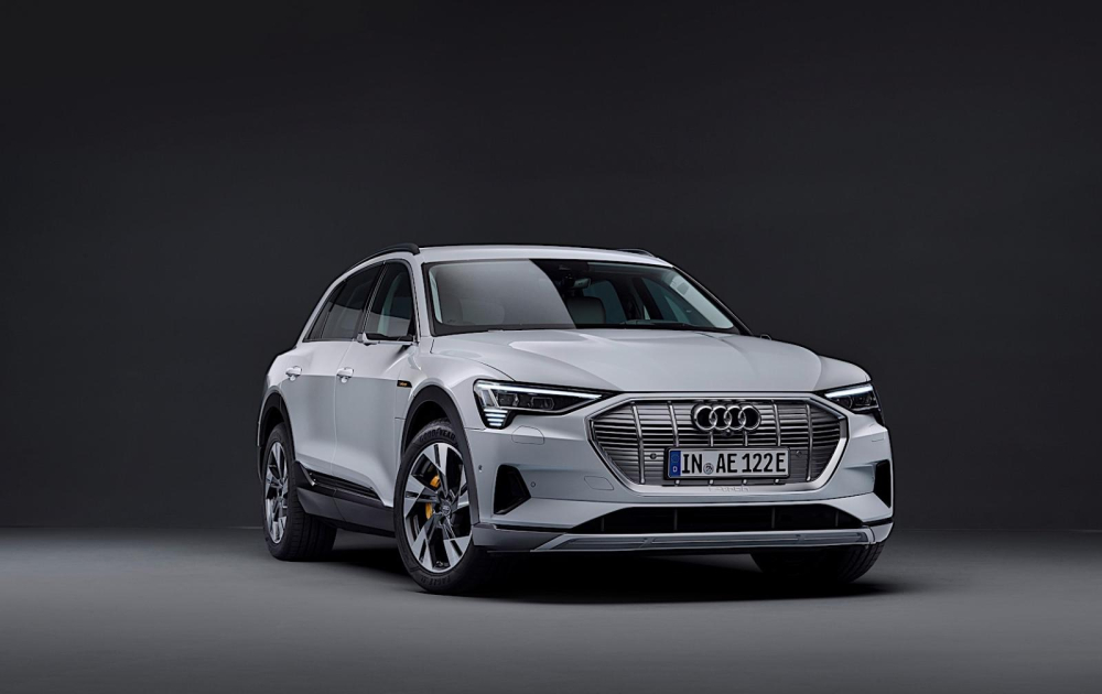 Audi e-tron phi&ecirc;n bản gi&aacute; mềm sử dụng cụm pin 71 kWh mới được c&ocirc;ng bố
