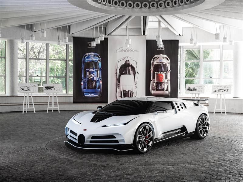 Tr&ecirc;n đầu xe của Bugatti Centodieci xuất hiện lưới tản nhiệt h&igrave;nh m&oacute;ng ngựa quen thuộc nhưng c&oacute; k&iacute;ch thước nhỏ hơn loại d&ugrave;ng cho Chiron