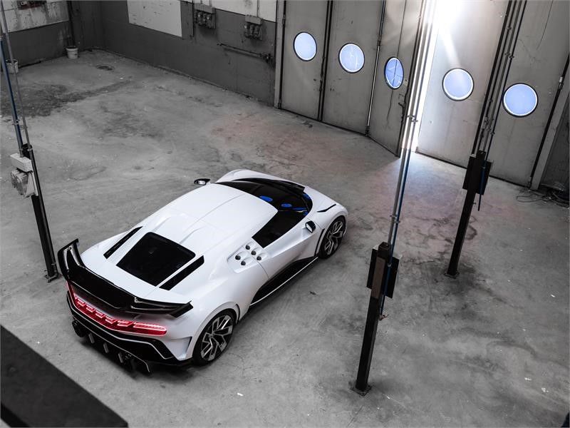 Động cơ của Bugatti Centodieci giống Chiron