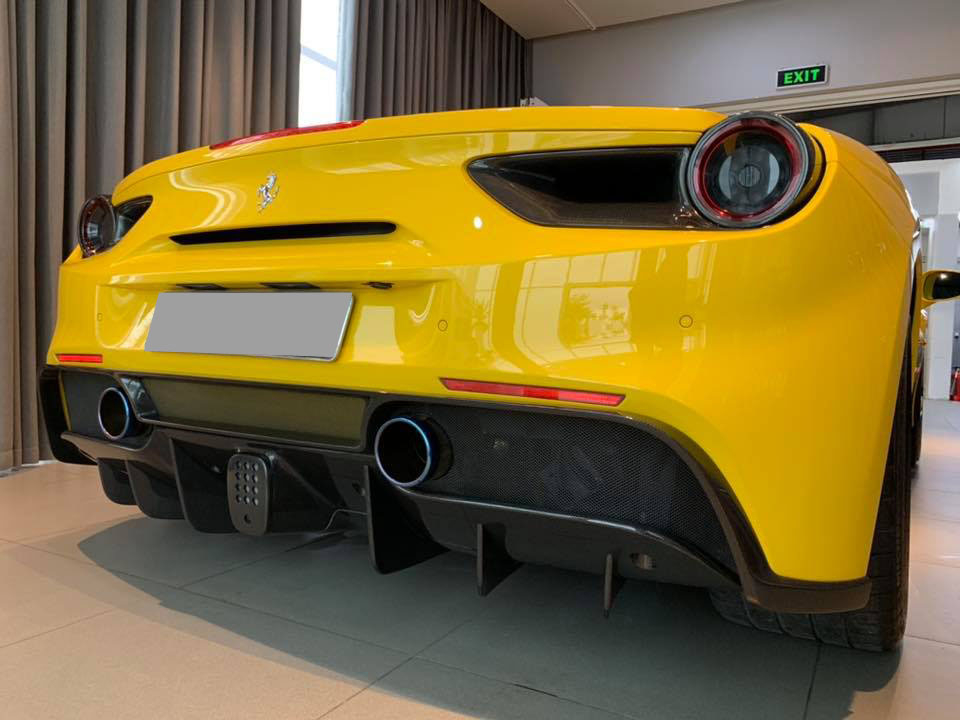 Bản độ đúng bài của Novitec Rosso còn có cánh gió đuôi bằng carbon và mâm độ Bản độ đúng bài của Novitec Rosso còn có cánh gió đuôi bằng carbon và mâm độ