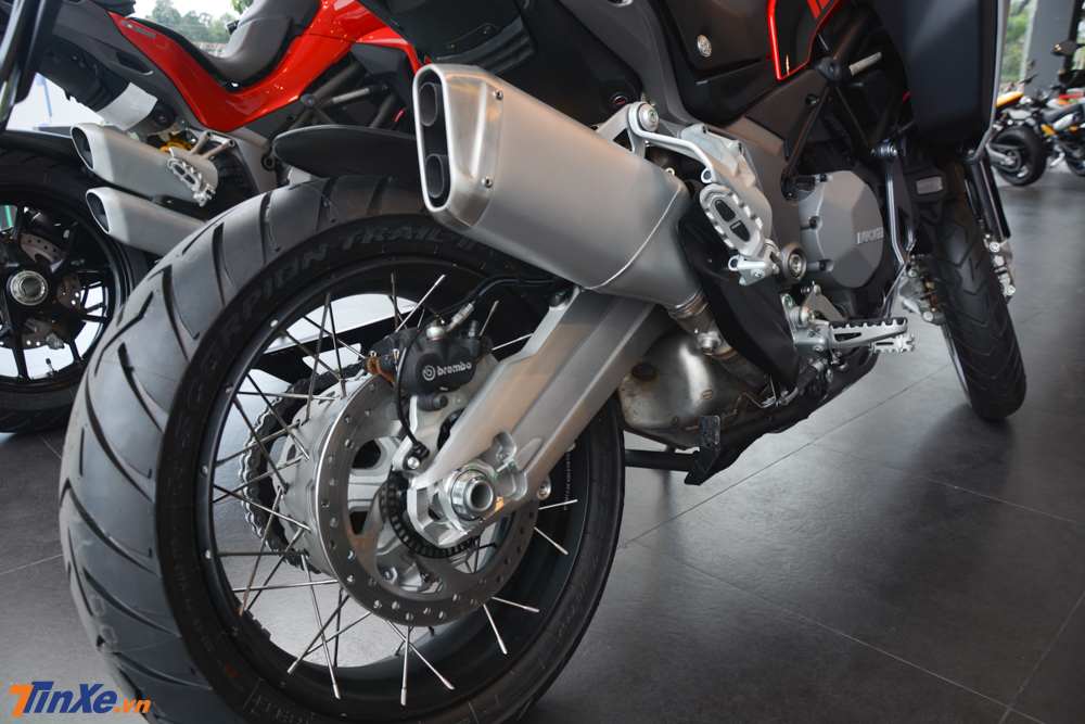 V&agrave; 17 inch ph&iacute;a sau