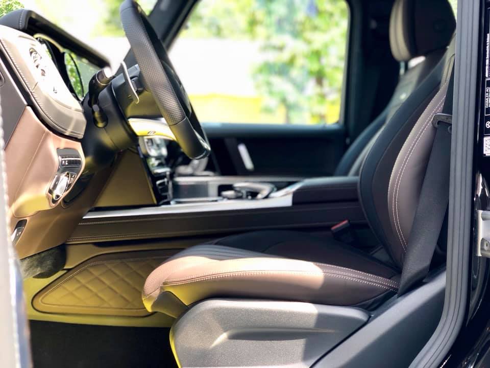 Nội thất Mercedes-AMG G63 2019 mới về Việt Nam có màu đen cùng chỉ khâu màu đỏ Nội thất Mercedes-AMG G63 2019 mới về Việt Nam có màu đen cùng chỉ khâu màu đỏ
