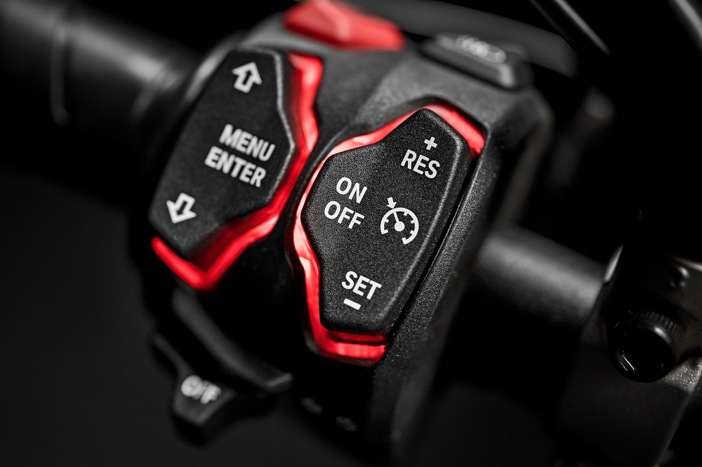 Cùm điều khiển hoành tráng trên Ducati Diavel 1260