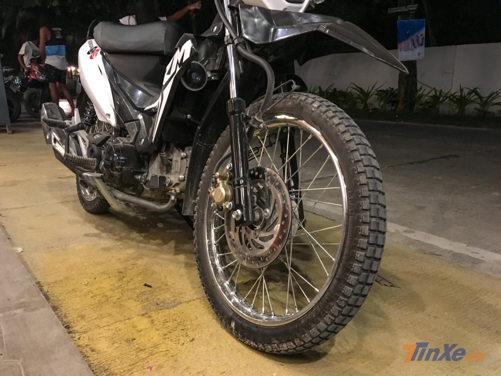 Phuộc ống lồng cao ráo, vành nan hoa được đưa lên dàn đầu của Honda XRM 125 FI