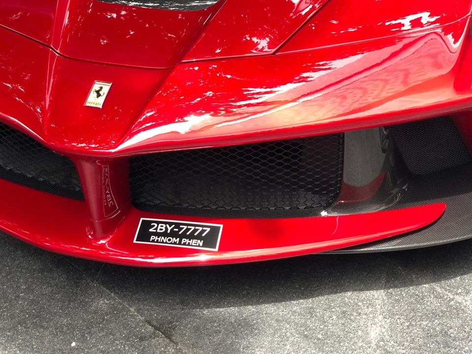 Cận cảnh chiếc biển số Cận cảnh chiếc biển số tứ quý 7 của siêu xe Ferrari LaFerrari đầu tiên cập bến Campuchia