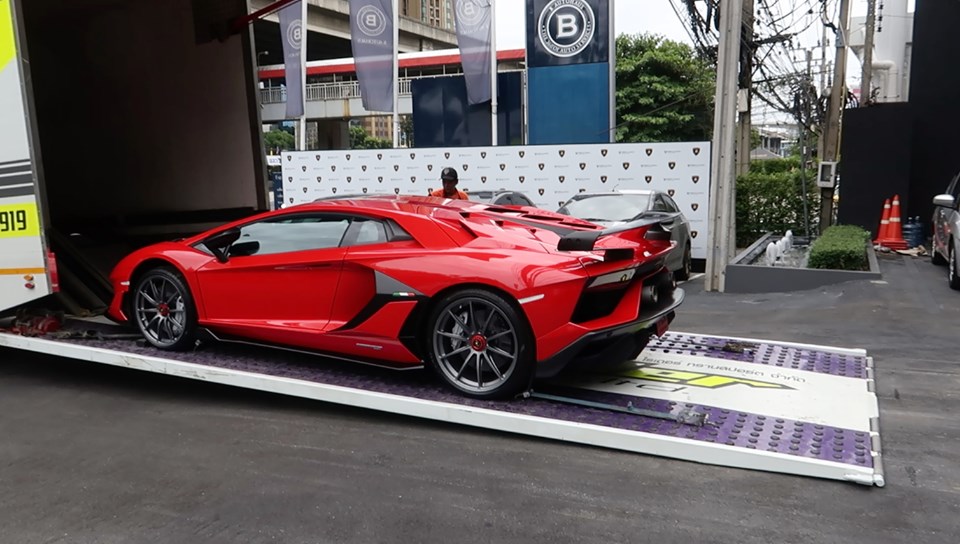 Đại gia Th&aacute;i Lan tậu th&ecirc;m si&ecirc;u xe Lamborghini Aventador SVJ