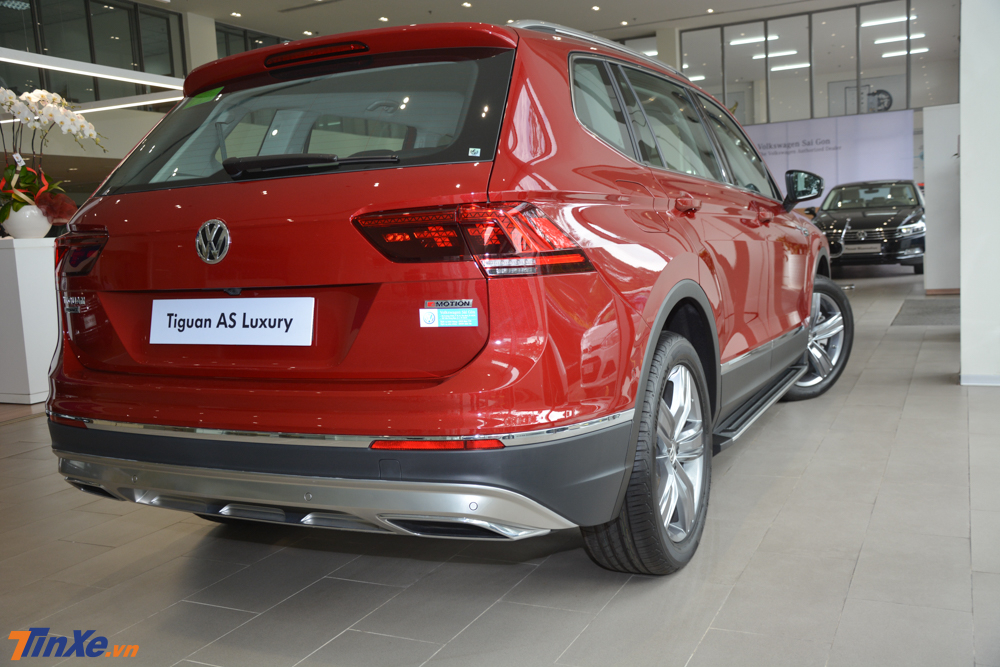 C&ograve;n đ&acirc;y l&agrave; m&agrave;u đỏ của Volkswagen Tiguan Allspace phi&ecirc;n bản cao cấp nhất