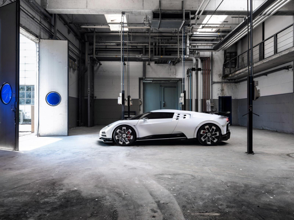 Bugatti Centodieci sở hữu c&ocirc;ng suất tối đa lớn hơn khoảng 100 m&atilde; lực so với Chiron