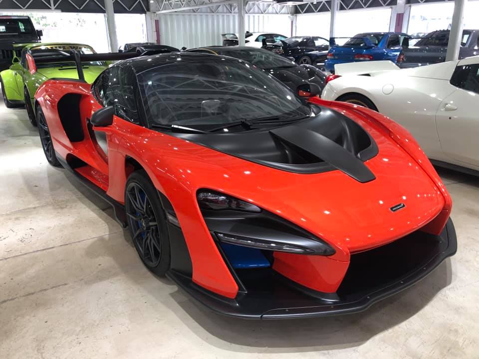 Lắp l&oacute; trong nh&agrave; chờ si&ecirc;u xe ở sự kiện xe tại Hồng K&ocirc;ng c&ograve;n c&oacute; cực phẩm McLaren Senna chỉ sản xuất đ&uacute;ng 500 chiếc tr&ecirc;n to&agrave;n thế giới