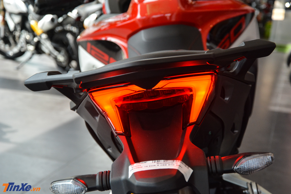 Đèn hậu cũng sử dụng công nghệ LED Đèn hậu cũng sử dụng công nghệ LED