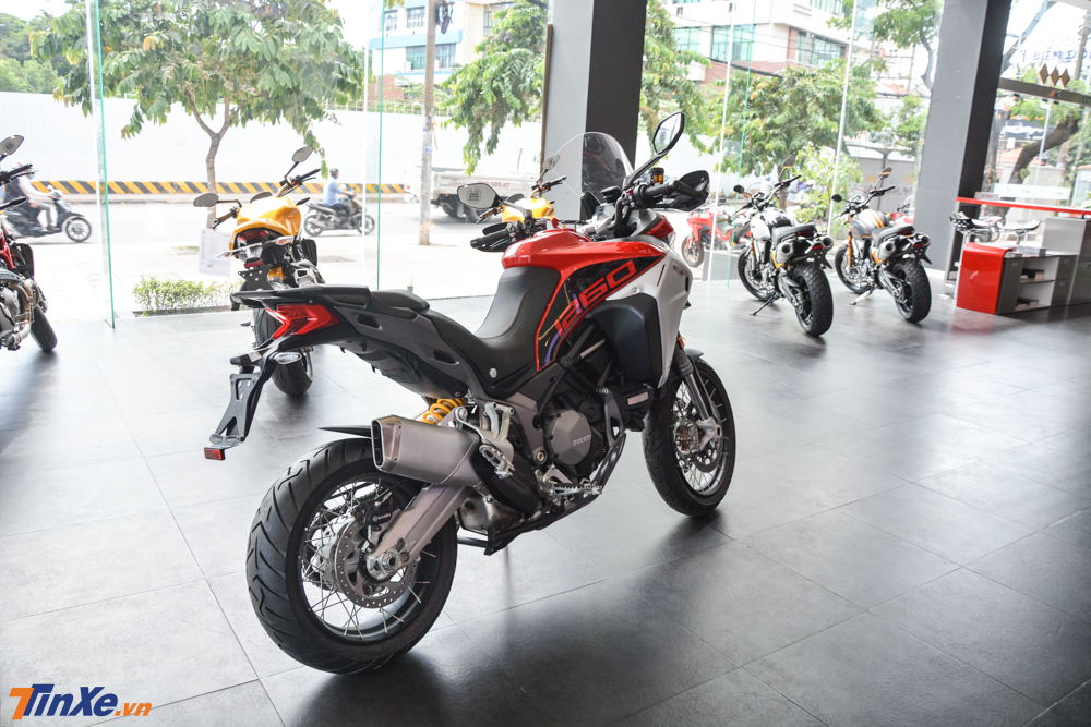 Khách hàng cũng có thể chọn màu sơn vàng cát cho Ducati Multistrada 1260 Enduro 2019 nhưng số tiền phải bỏ ra là 845 triệu đồng Khách hàng cũng có thể chọn màu sơn vàng cát cho Ducati Multistrada 1260 Enduro 2019 nhưng số tiền phải bỏ ra là 845 triệu đồng