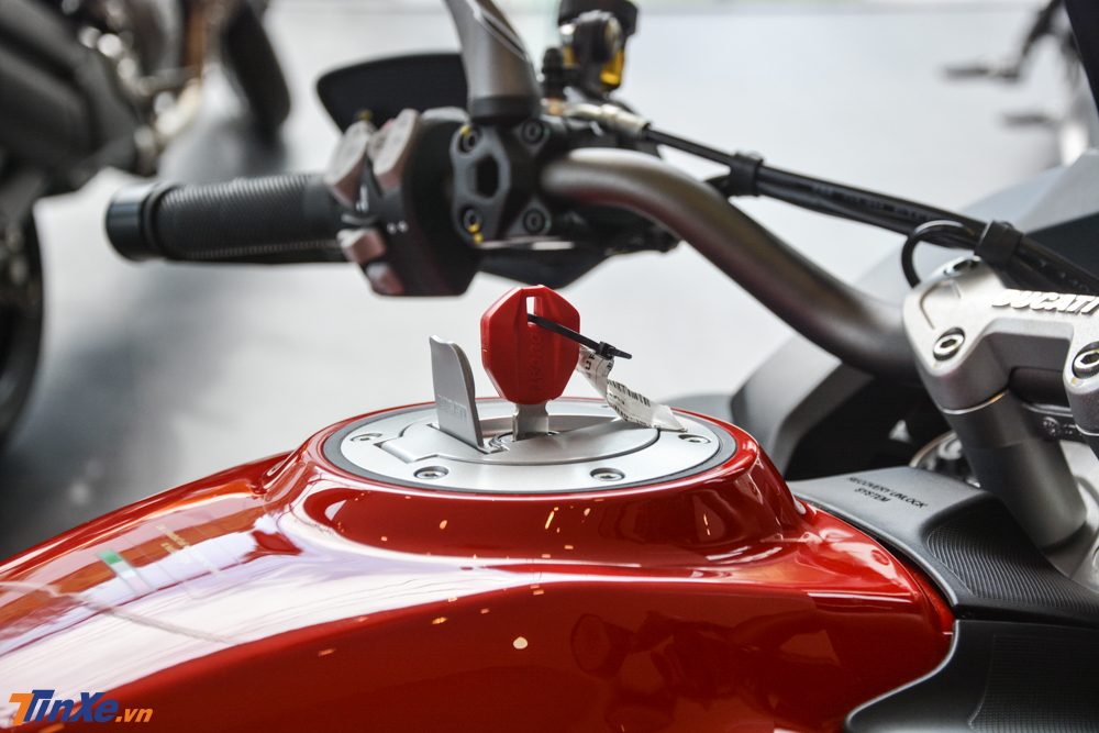 Chìa khoá của Ducati Multistrada 1260 Enduro 2019 còn có nhiệm vụ mở nắp bình xăng Chìa khoá của Ducati Multistrada 1260 Enduro 2019 còn có nhiệm vụ mở nắp bình xăng