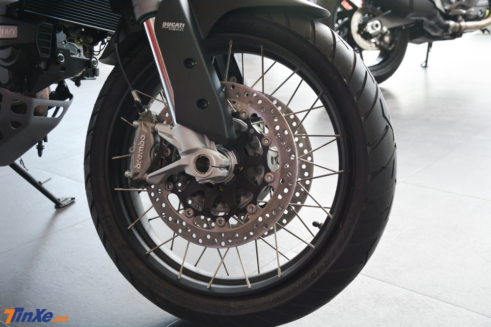 Ducati Multistrada 1260 Enduro 2019 sử dụng bánh căm có kích thước 19 inch cho bánh trước và phía sau là 17 inch Ducati Multistrada 1260 Enduro 2019 sử dụng bánh căm có kích thước 19 inch cho bánh trước và phía sau là 17 inch