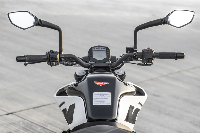 KTM Duke 250 2019 vẫn sử dụng đồng hồ LCD dạng cũ