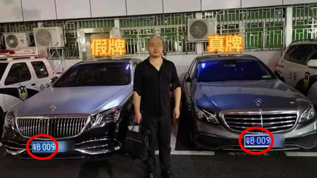 Người chồng đứng giữa chiếc Mercedes-Maybach S-Class đời mới và xe Mercedes-Benz của vợ sử dụng biển Người chồng đứng giữa chiếc Mercedes-Maybach S-Class đời mới và xe Mercedes-Benz của vợ sử dụng biển mẹ bồng con