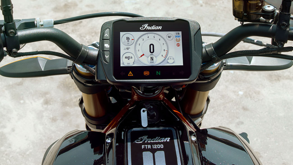 Đồng hồ điện tử hiện đại trên Indian FTR 1200