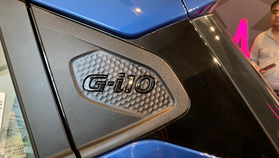 Logo G-i10 tr&ecirc;n cột C