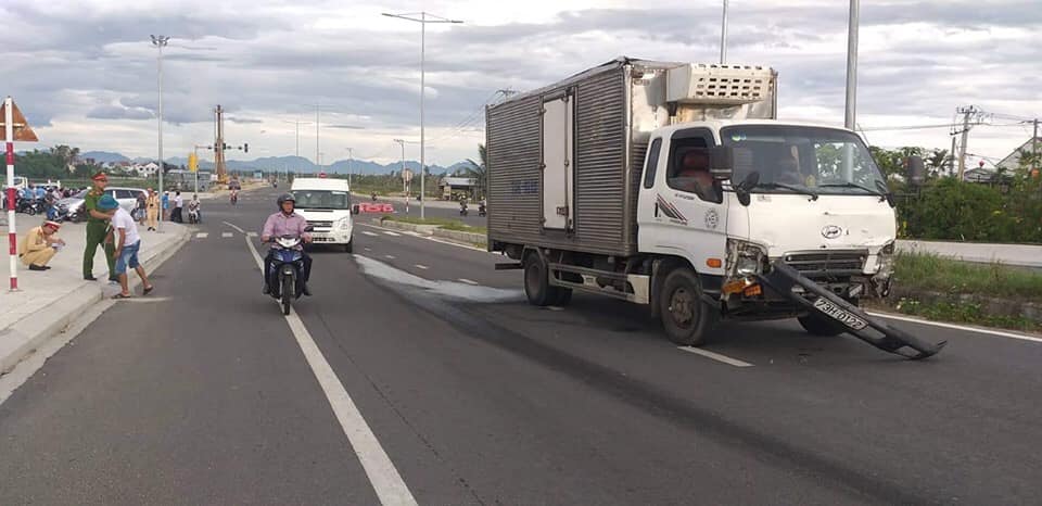 Chiếc &ocirc; t&ocirc; tải bị hỏng nhẹ hơn