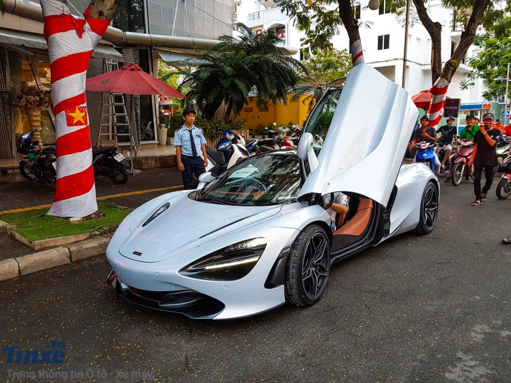 McLaren 720S đầu ti&ecirc;n cập bến Việt Nam c&oacute; m&agrave;u sơn trắng Glacier