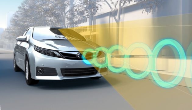 Toyota ra mắt t&iacute;nh năng gi&uacute;p x&oacute;a sổ t&igrave;nh trạng tai nạn do đạp nhầm ch&acirc;n ga