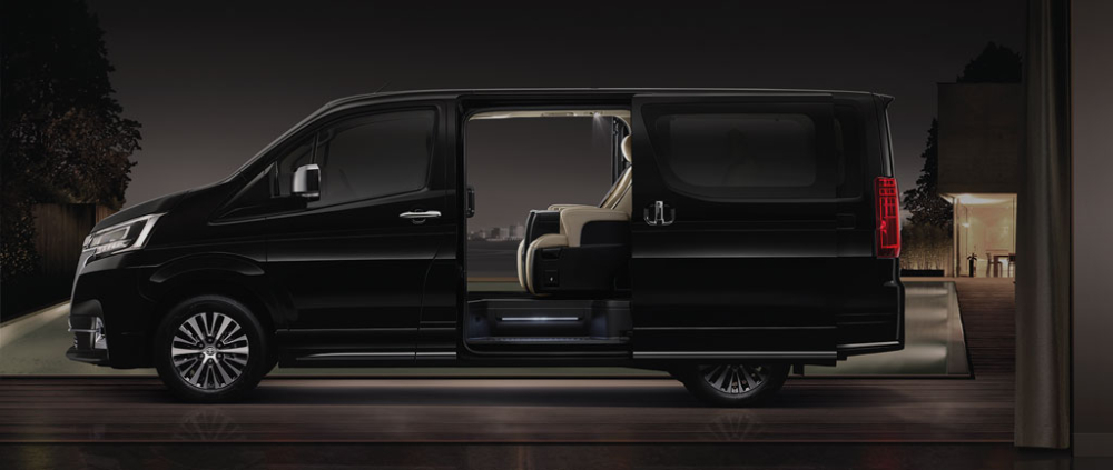 Cửa trượt chỉnh điện của Toyota Majesty 2019 Cửa trượt chỉnh điện của Toyota Majesty 2019