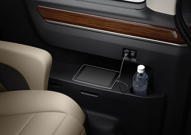 Ổ điện của Toyota Majesty 2019 Ổ điện của Toyota Majesty 2019