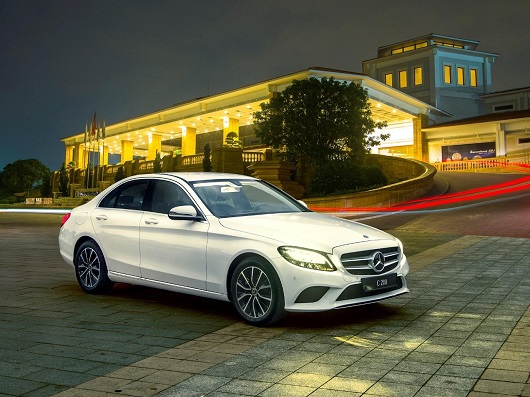 Mercedes-Benz C200 có giá chênh hơn một chút so với thế hệ trước Mercedes-Benz C200