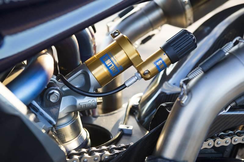 Hệ thống treo cao cấp Ohlins tr&ecirc;n xe