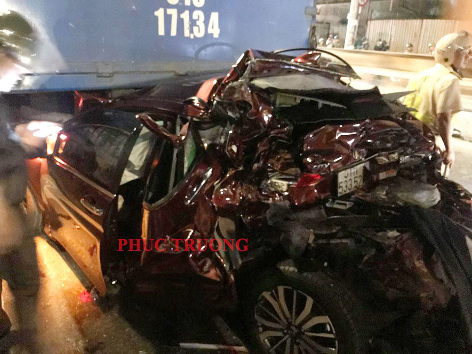 Chiếc Honda City biến th&agrave;nh đống sắt vụ sau vụ tai nạn