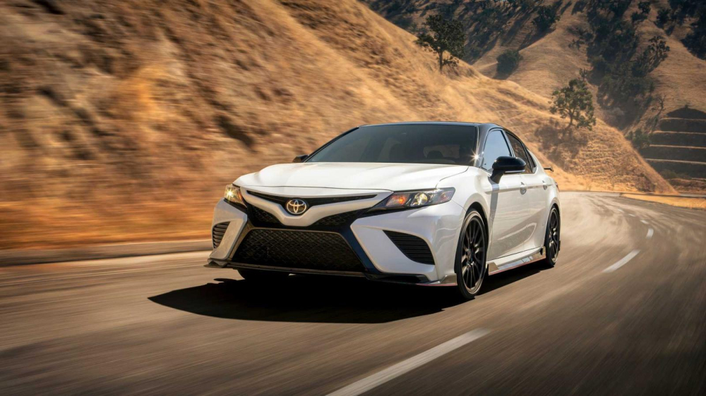 Toyota Camry TRD 2020 được hạ thấp gầm như xe thể thao thực thụ