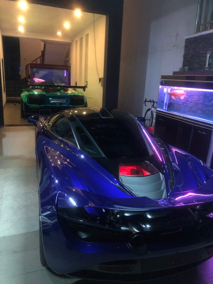 Si&ecirc;u xe McLaren 720S m&agrave;u t&iacute;m v&agrave; ph&iacute;a tr&ecirc;n l&agrave; Lamborghini Aventador LP700-4 độ Liberty Walk