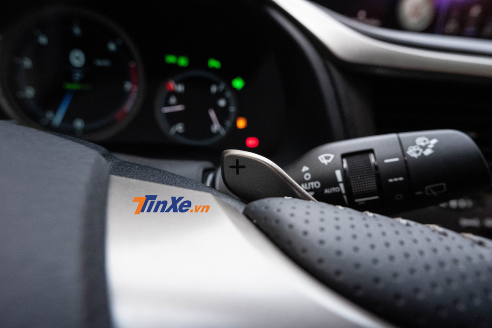 Lẫy chuyển số thể thao tr&ecirc;n v&ocirc; lăng