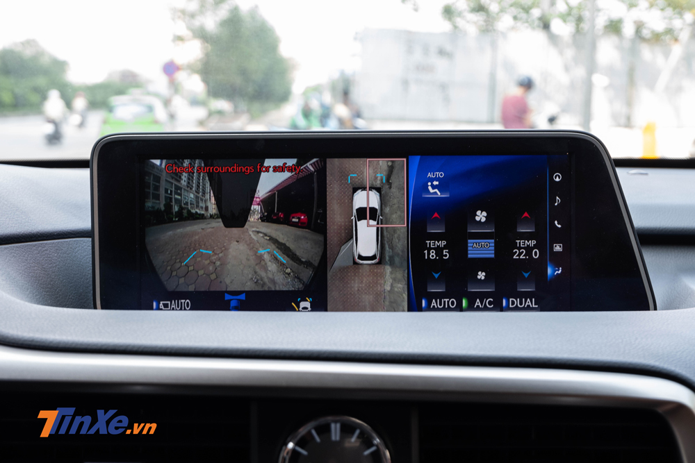 M&agrave;n h&igrave;nh giải tr&iacute; trung t&acirc;m cỡ 12,3 inch t&iacute;ch hợp camera 360