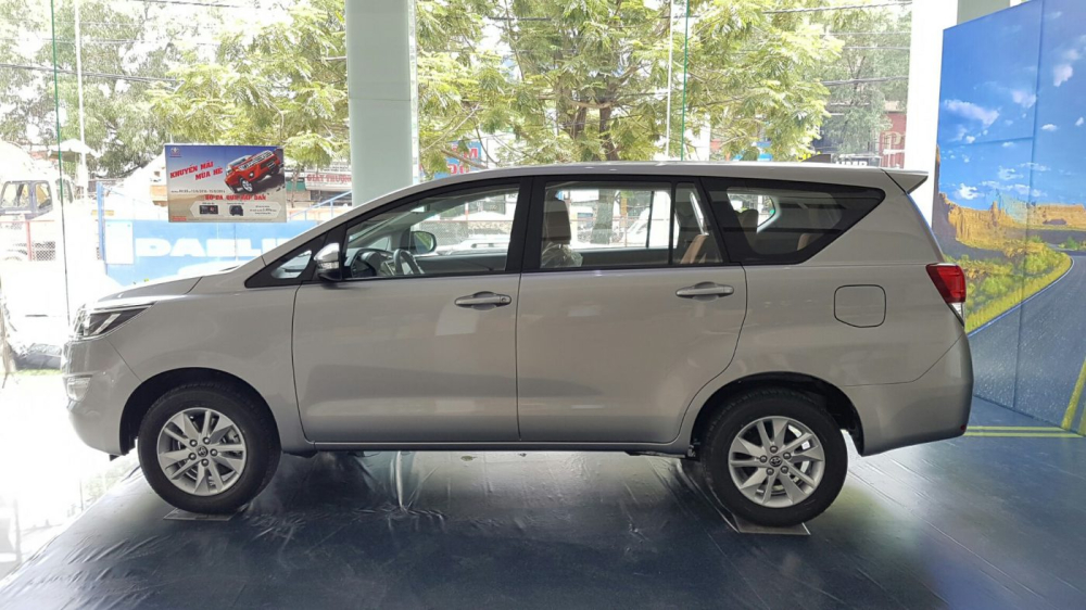 Thiết kế cứng c&aacute;p, nội thất rộng r&atilde;i l&agrave; một trong những điểm cộng của Toyota Innova 2.0E 2017-2018.
